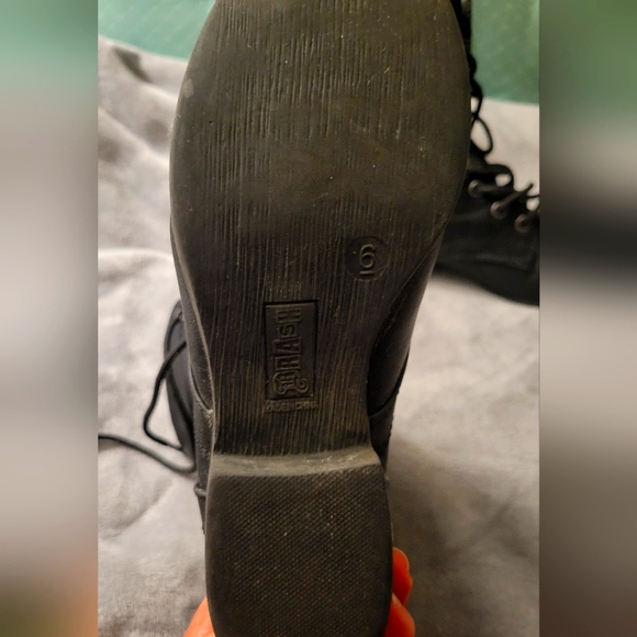 Lace-Up Boots - Picture 4 of 4